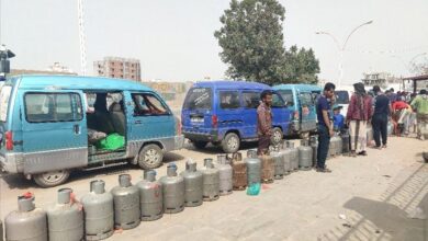 ارتفاع أجور المواصلات بين مديريات عدن إلى الضعف بسبب أزمة غاز السيارات