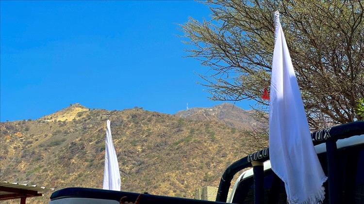 استمرار الجهود لفتح طريق عقبة ثرة وسط تحديات ميدانية ورفض صعود الوفود