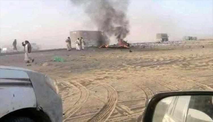 اشتباكات عنيفة بين مسلحين من قبيلة عبيدة وقوات الجيش في مأرب تسفر عن قتلى وجرحى وإغلاق الطريق العام
