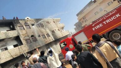 الدفاع المدني بشبوة ينجح في إخماد حريق بشقتين سكنية بمدينة عتق