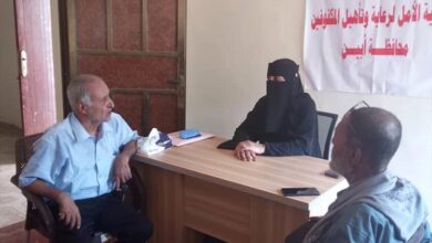 الدكتور  الجراح  الخضر مسعود يزور جمعية الأمل للمكفوفين بأبين ويقترح  غرفة علاج مجانية