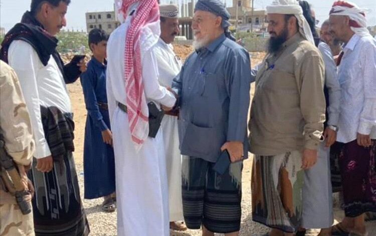 الشيخ باحنحن وشخصيات قبلية بميفعة في ضيافة آل لكرش باعوضة لبناء الثقة والروابط الاجتماعية بين قبائل المديرية
