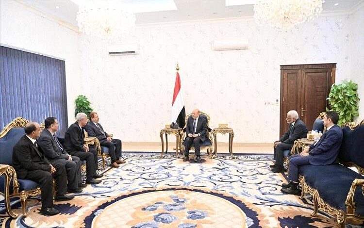القضاة المعينون بالمحكمة العليا يؤدون اليمين القانونية امام رئيس مجلس القيادة الرئاسي