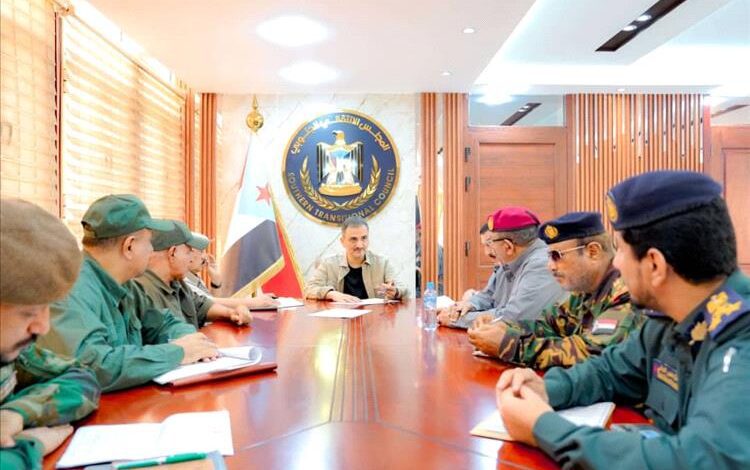 اللجنة الأمنية بمحافظة عدن تبحث الاستعدادات الأمنية لعيد الأضحى برئاسة المحافظ لملس