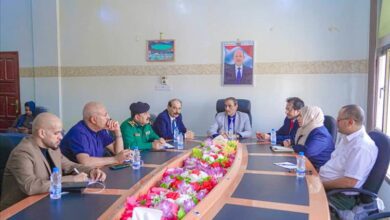 اللجنة الوطنية للتحقيق تبحث مع السلطات المحلية والأمنية في شبوة مستجدات حقوق الإنسان وتعزيز آليات الحماية