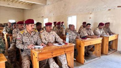 اللواء مرصع يدشن دورتين تدريبيتين في محور الغيضة لتعزيز الجاهزية والانضباط العسكري