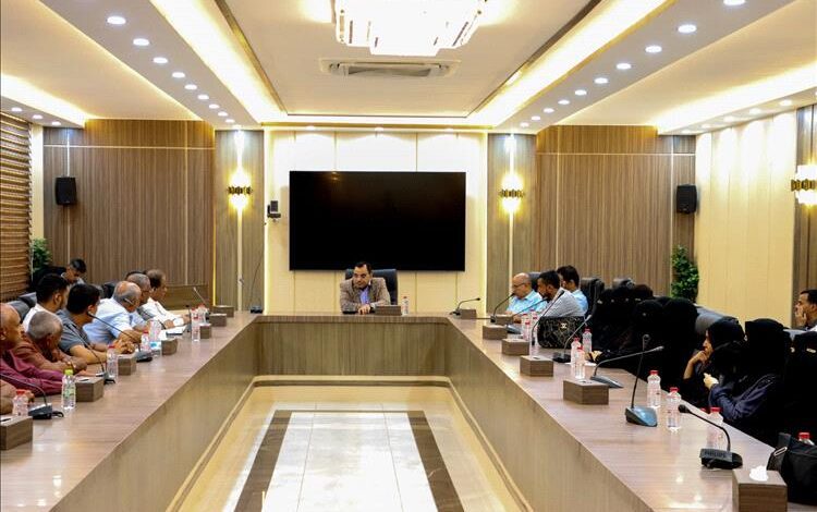الوزير السقطري يشيد بجهود الهيئة العامة للمصائد السمكية بخليج عدن