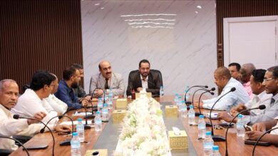 الوزير العكبري يزور مكتب تربية ساحل حضرموت ويشيد بكوادره في إنجاز التكاليف الوزارية للعام الدراسي المنصرم