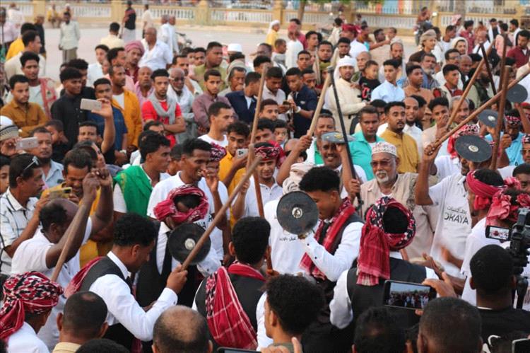 الوكيل الجيلاني يشهد العرس الجماعي الخيري الأول لإتحاد الملتقيات الشبابية التطوعية بساحل حضرموت