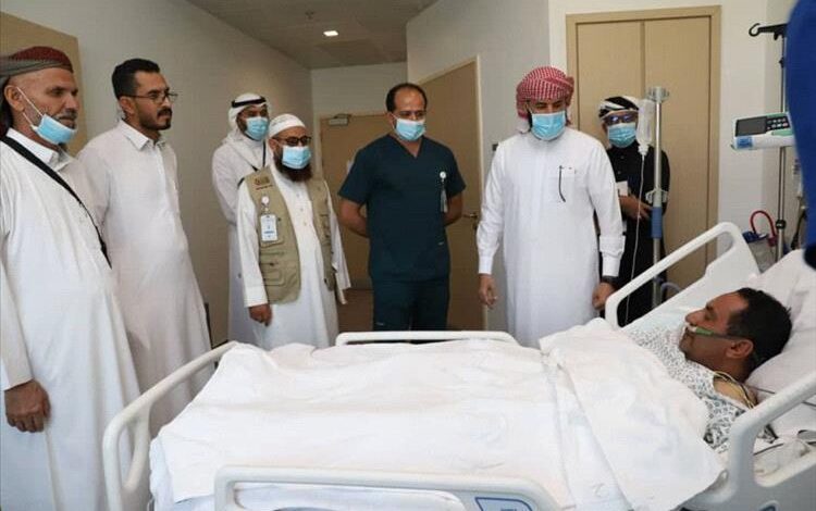 الوكيل الرباش يطمئن على المرضى من الحجاج اليمنيين في مكة