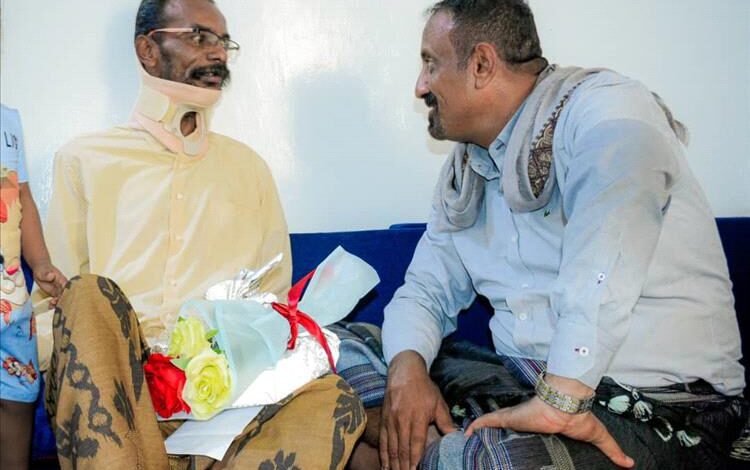 الوكيل النوبة يُنفّذ زيارات عيدية للجرحى المقعدين في منازلهم