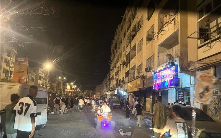 بسبب الظروف المعيشية الصعبة.. أهالي المعلا يكتفون بالتجول في الشارع الرئيسي في أول أيام عيد الأضحى