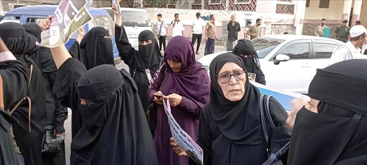 تواصل احتجاجات النساء في عدن