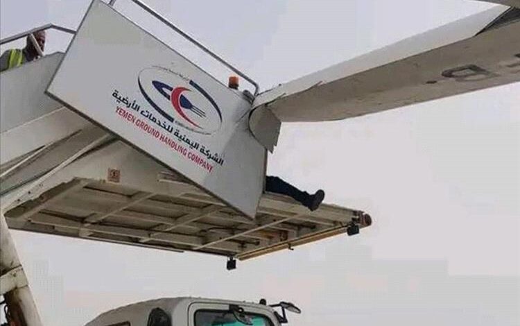 حادث عرضي لطائرة اليمنية في مطار عدن يسبب أضرارًا في جناحها
