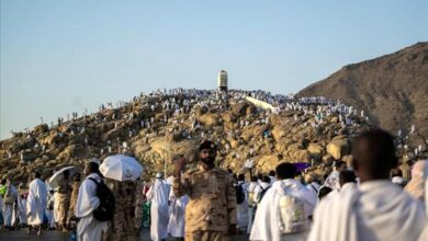 حجاج اليمن ينفرون إلى مزدلفة بعد أداء الركن الأعظم من الحج