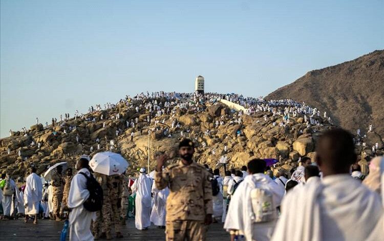 حجاج اليمن ينفرون إلى مزدلفة بعد أداء الركن الأعظم من الحج