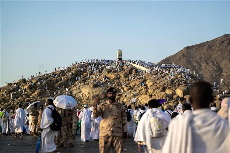 حجاج اليمن ينفرون إلى مزدلفة بعد أداء الركن الأعظم من الحج