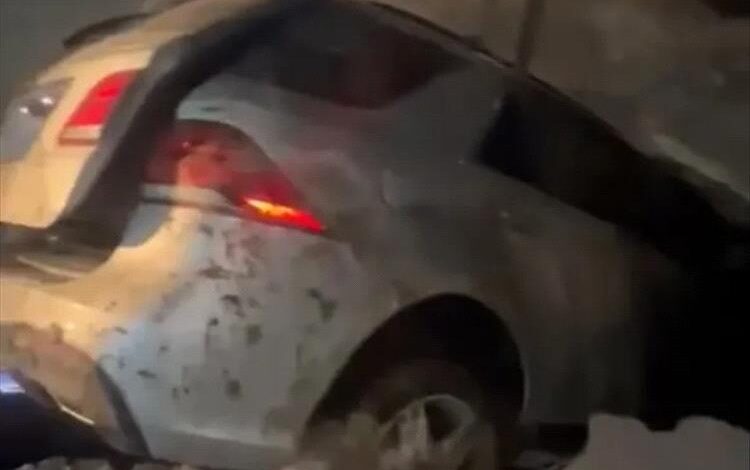 حفرة مجاري تبتلع سيارة وبداخلها عائلة كاملة في صنعاء