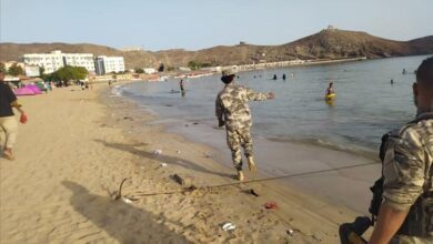 خفر السواحل قطاع خليج عدن تقوم بحملات توعية عبر مكبرات الصوت من داخل سواحل عدن