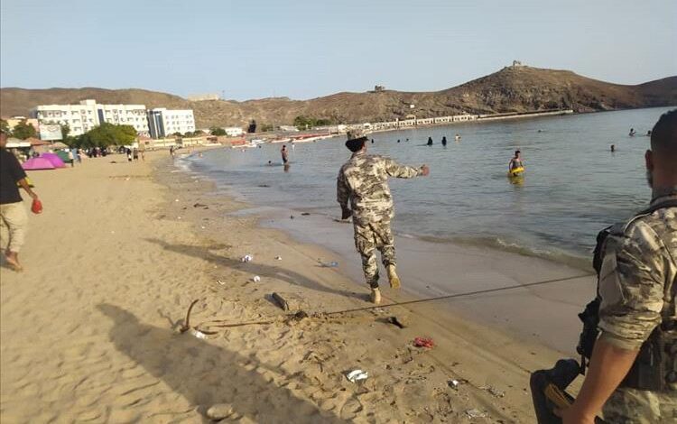 خفر السواحل قطاع خليج عدن تقوم بحملات توعية عبر مكبرات الصوت من داخل سواحل عدن