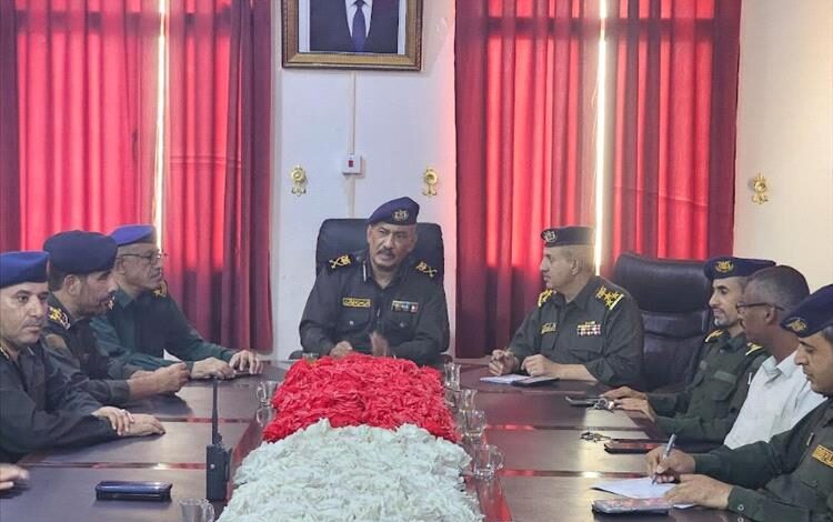 ديوان وزارة الداخلية بسيئون يعقد الاجتماع الأسبوعي القيادي