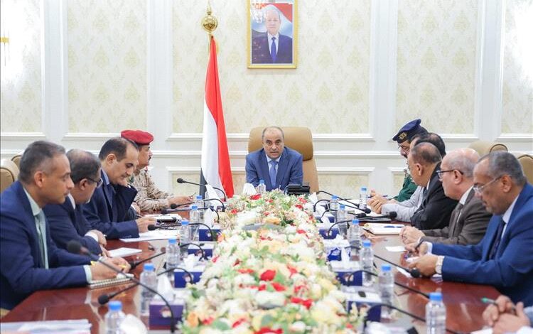 رئيس الوزراء يترأس اجتماعاً للجنة العليا لمكافحة التهريب