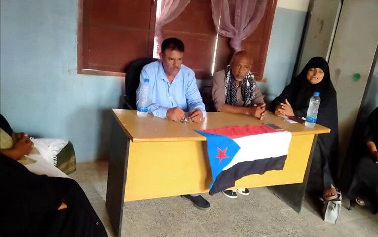 رئيس تنفيذية انتقالي خنفر يطّلع على أوضاع اللجان المحلية بمراكز شقرة