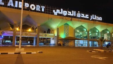 زحام شديد في مطار عدن والمسؤولون وابناؤهم يتجهون إلى مصر لقضاء إجازة العيد