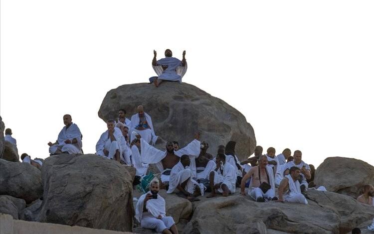 شبيبة: حجاج اليمن يناجون الله من عرفات لرفع البلاء وإنهاء الانقلاب