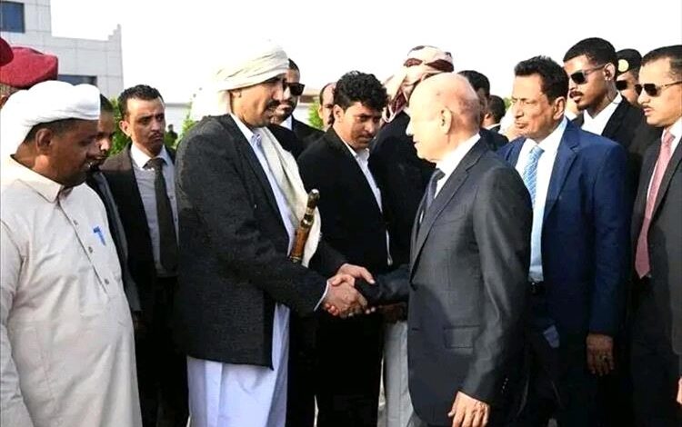 صحافي يكشف تفاصيل هامة عن شخصية محورية في المشهد اليمني