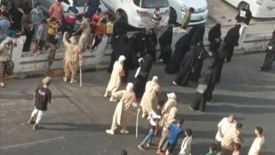 عاجل : منع تظاهرة نسائية في المعلا بمشاركة قوة أمنية نسائية وانتشار مكثف في شارع مدرم