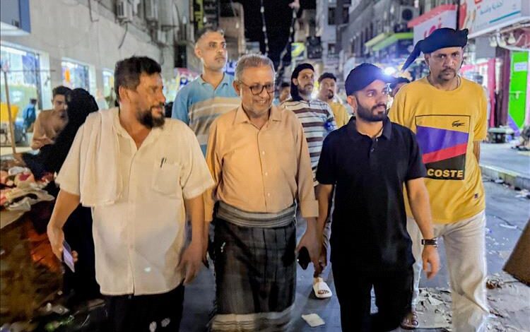 عدن.. حملة لإزالة المخلفات في صيرة استعدادًا لعيد الأضحى المبارك