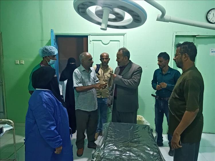 في أول زيارة له منذ توليه المنصب.. مدير صحة أبين يشيد بمستشفى زنجبار ومركز العزل وجهود الكادر رغم شح الإمكانيات
