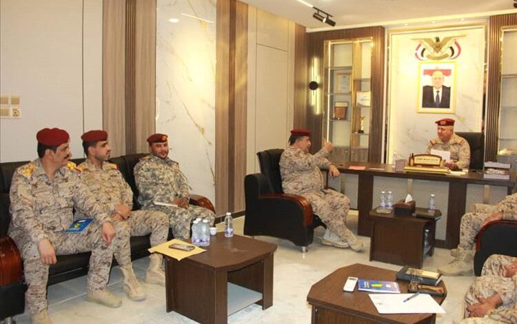 قائد المنطقة العسكرية الأولى يترأس اجتماعًا موسعًا بقادة الألوية والوحدات العسكرية بالمنطقة