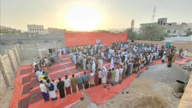 قبيلة آل بن عباد الكندي تحتفي بعوادها السنوي وتُكرم حفاظ كتاب الله والمتميزين في التحصيل العلمي في كافة المراحل الدراسية في الغرفة بابكر