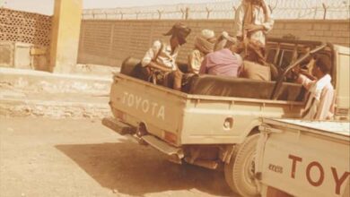 قوة امنية تعتقل الناشط الاعلامي نايل العمادي وتقتاده الى امن لحج