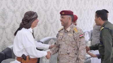محافظ المهرة "بن ياسر" يستقبل جموع المهنئين بعيد الأضحى المبارك ويؤكد على وحدة الصف وتعزيز التنمية