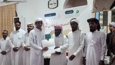 مدرسة أبي موسى الأشعري تكرم 13 حافظاً لكتاب الله