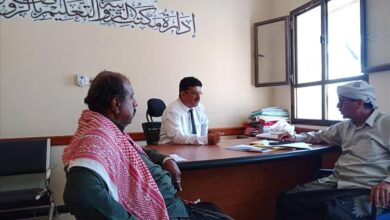 مدير عام الروضة يتفقد الانضباط الوظيفي في أول أيام الدوام الرسمي