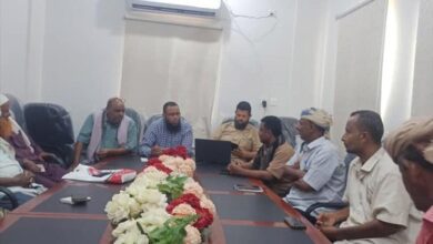 مدير عام المضاربة والعارة يناقش قضايا أمنية وخدمية مع قيادات محلية