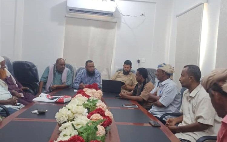 مدير عام المضاربة والعارة يناقش قضايا أمنية وخدمية مع قيادات محلية