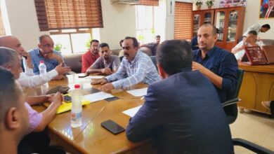 مدير عام خور مكسر يعقد اجتماعًا موسعًا لمناقشة مشاكل الصرف الصحي بالمديرية