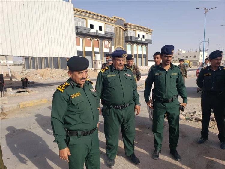مدير عام شرطة شبوة يزور النقاط الأمنية والمرافق الحيوية لتعزيز الاستقرار في مركز المحافظة