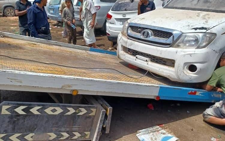 مديرية عتق تطلق حملة لرفع السيارات المتهالكة من شوارع المدينة