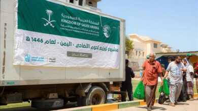 مركز الملك سلمان للإغاثة يواصل توزيع لحوم الأضاحي لليوم الثالث على التوالي بعدن