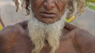 من هو رجل الكهف الحقيقي في سقطرى؟ القصة الكاملة لرحيل "صعالف" وتزييف الحكاية