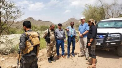 منسق الأمم المتحدة لقطاع الألغام يزور الضالع ويشيد بجهود السلطة المحلية في تأمين الطريق الدولي