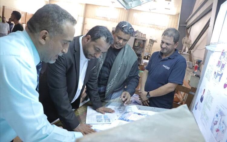وزير التربية يطّلع على سير العمل بمطابع الكتاب المدرسي في حضرموت خلال إجازة عيد الأضحى