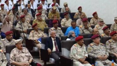 وزير الدفاع بحضور الدكتور الشبحي يشهد تخرّج أول دفعة أطباء جامعيين من مدرسة جندوح بعدن