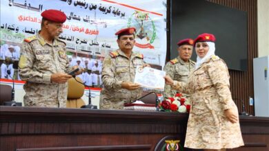 وزير الدفاع يشهد حفل تخرج الدفعة الأولى أطباء جامعيين من مدرسة جندوح
